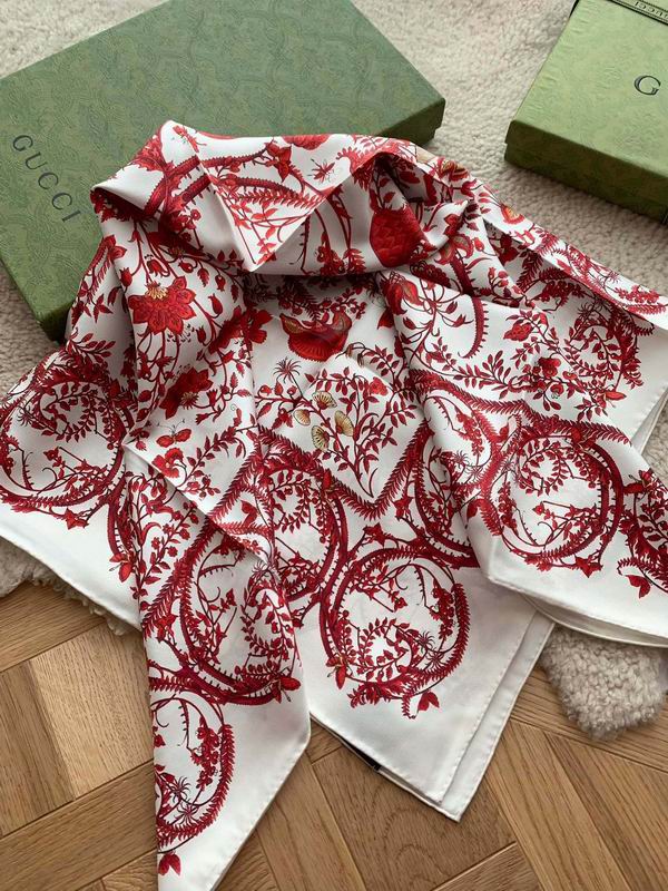 Gucci silk scarf 88.5X88.5cm E14 (2)